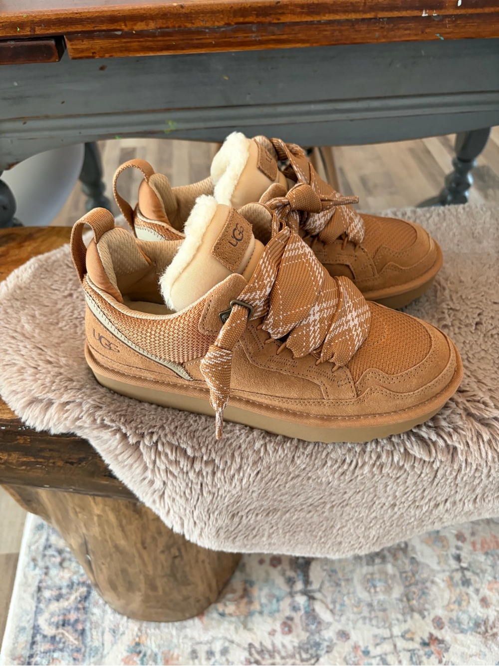 UGG Women brand new Lace-Up Cozy-Lined Boots - Picture 3 of 3